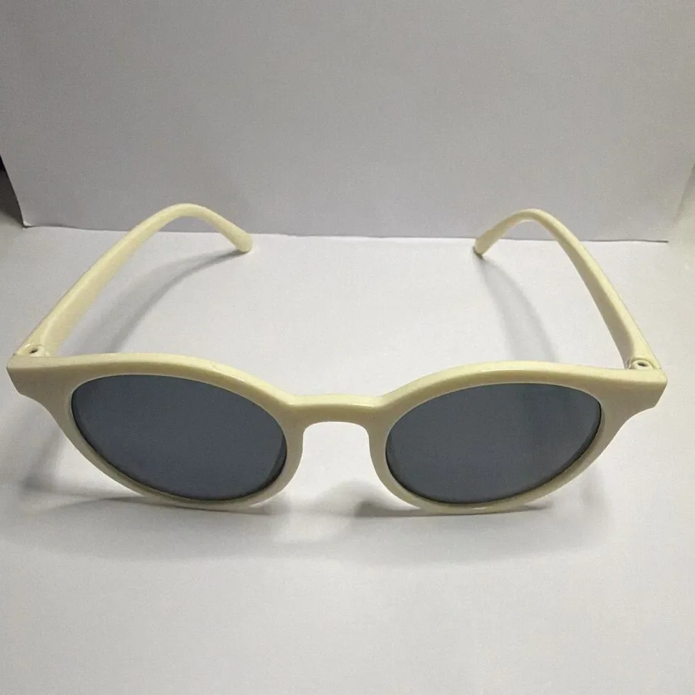 Unisex Adults Beige Plastic Solid Round Sunglasses Black Tinted Lenses